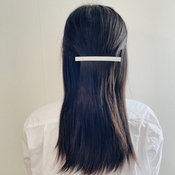 《long barrette》シルバーレザー・シンプルな細身のバレッタ・おしゃれな手書き風チェック 6枚目の画像