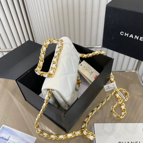 CHANEL アート風キャンバスショルダーバッグ