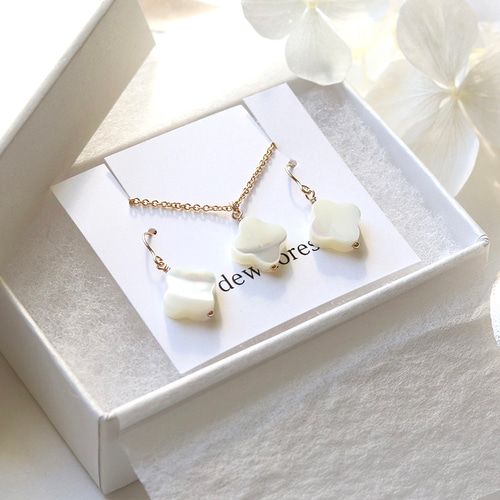 フラワーピアス、ネックレス　set