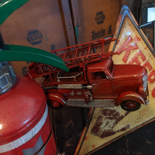 アメリカン ディスプレイスタンド 一体型 サインボード 消火器 消防車模型 アメリカン ディスプレイスタンド 一体型 サインボード 消火器