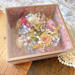 春のフラワーリース　淡色カラー　カスミソウ　ラナンキュラス　ひな祭り　リース　母の日　特別ラッピングボックス 9枚目の画像