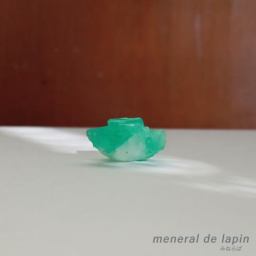 エメラルド原石 10.01カラット 天然石 mineral de lapin 通販 エメラルド原石 10.01カラット 天然石 mineral de lapin 通販