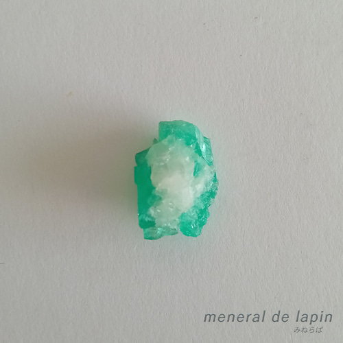 エメラルド原石 10.01カラット 天然石 mineral de lapin 通販 15520818