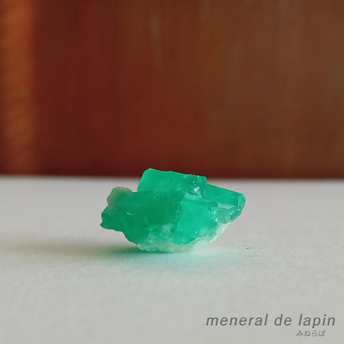 安価 ワタナベ エメラルド原石 10.01カラット 天然石 mineral de lapin 通販 置物