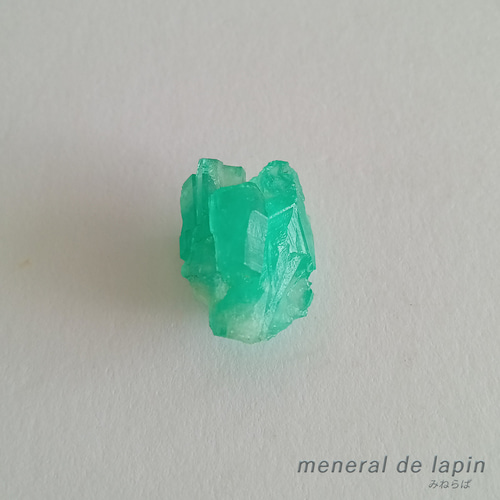 エメラルド原石 10.01カラット 天然石 mineral de lapin 通販