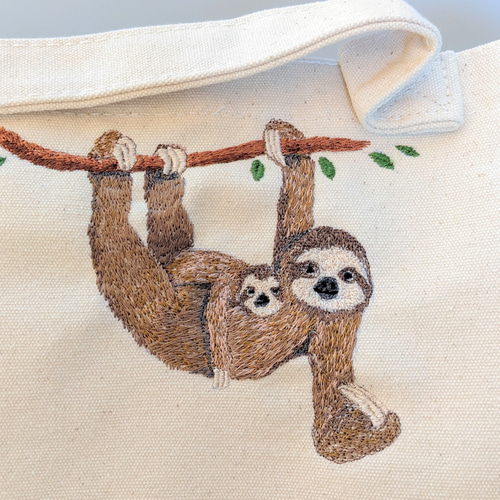 ナマケモノ親子の刺繍ショルダートートバッグ ショルダーバッグ くろ 