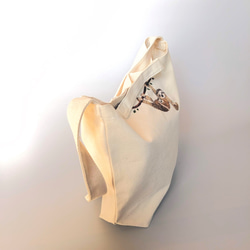 ナマケモノ親子の刺繍ショルダートートバッグ 3枚目の画像
