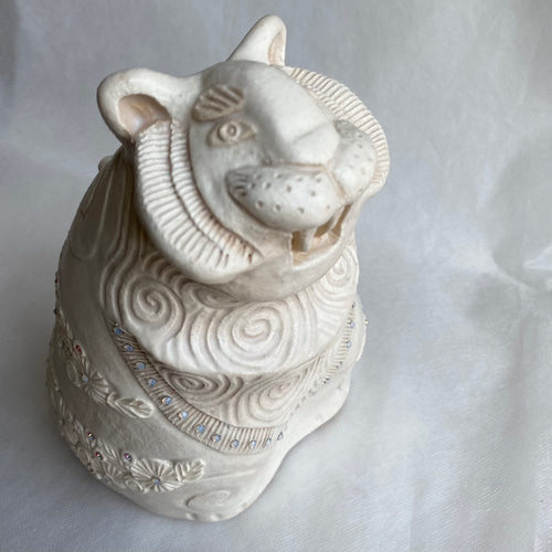 陶器製虎の彫刻 白虎 ／ 陶彫刻・オブジェ 立体・オブジェ 辻本喜代美・アトリエ