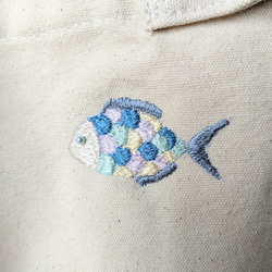 夢かわ魚の刺繍ショルダートートバッグ 3枚目の画像