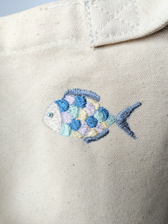 夢かわ魚の刺繍ショルダートートバッグ 3枚目の画像