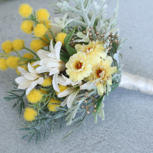 花束みたいなコサージュ　黄色いミモザ　ブートニアタイプ 5枚目の画像