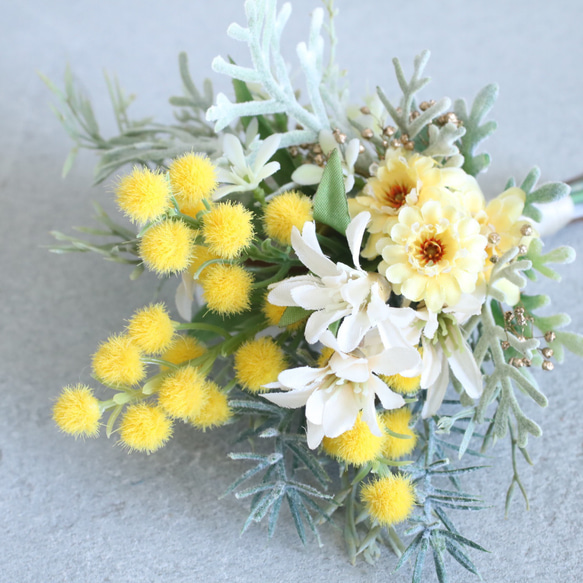 花束みたいなコサージュ　黄色いミモザ　ブートニアタイプ 4枚目の画像