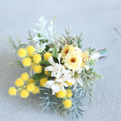 花束みたいなコサージュ　黄色いミモザ　ブートニアタイプ 6枚目の画像