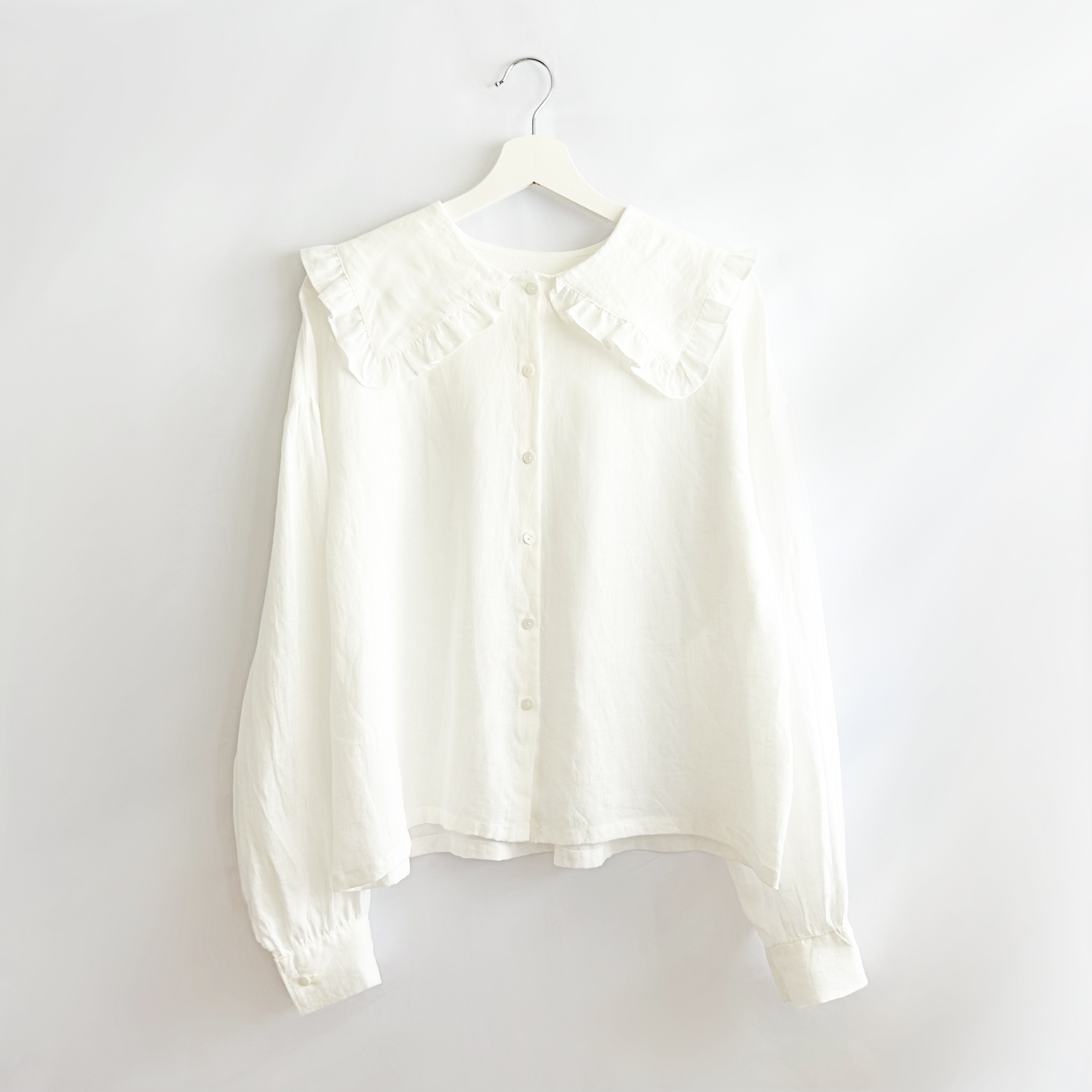 【特集掲載】リネン大きめフリル襟ブラウス　ホワイト