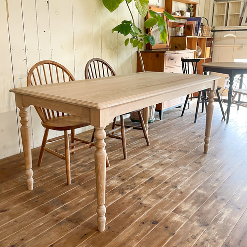 おしゃれなダイニングテーブルclassic 輸入住宅向けターンドレッグ