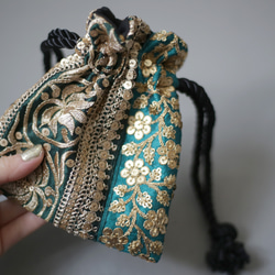 インドブレードミニ巾着ポーチ　刺繍　スパンコール　花柄　ハス柄　グリーン　緑　アクセサリーポーチ　小物入れ 6枚目の画像