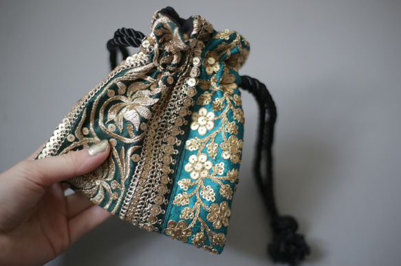 インドブレードミニ巾着ポーチ　刺繍　スパンコール　花柄　ハス柄　グリーン　緑　アクセサリーポーチ　小物入れ 6枚目の画像