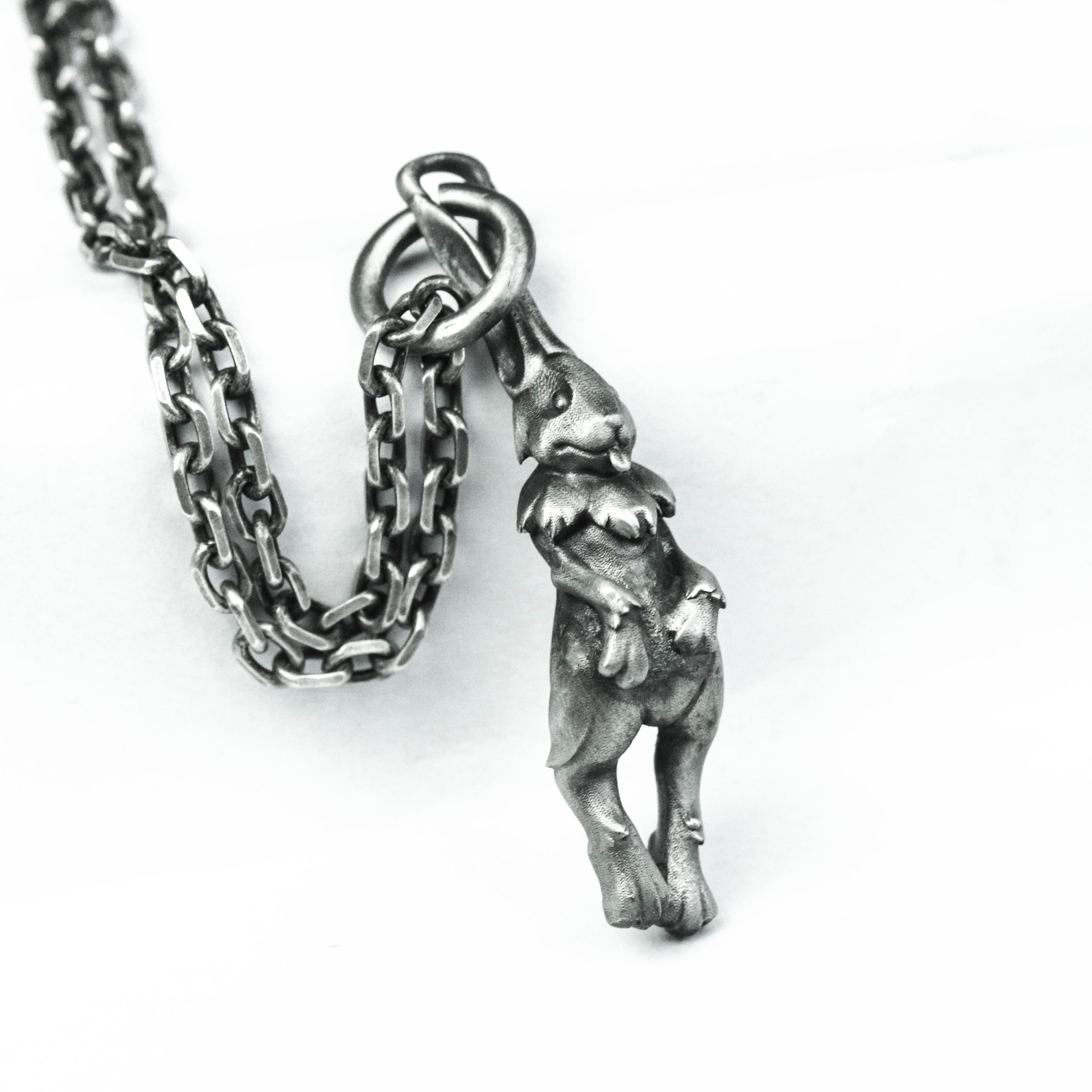 シルバー925 立ち姿のウサギのペンダント、長耳ウサギのペンダント、魔法ウサギのペンダントさん