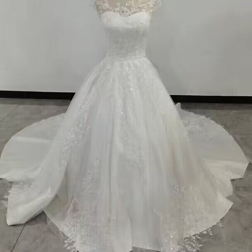 ウェディングドレス 華やかなトレーン ラウンドネック エレガント 花嫁  