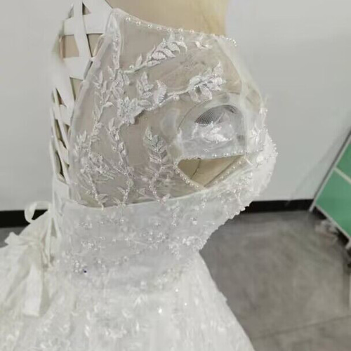 ウェディングドレス 華やかなトレーン ラウンドネック エレガント 花嫁  