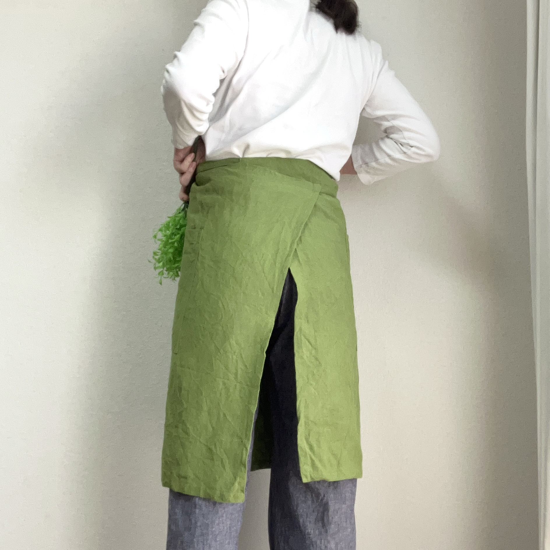 ベルギーリネンの魅力を纏う - ワークエプロン　ベルギーリネン２５番手　ブライトグリーン