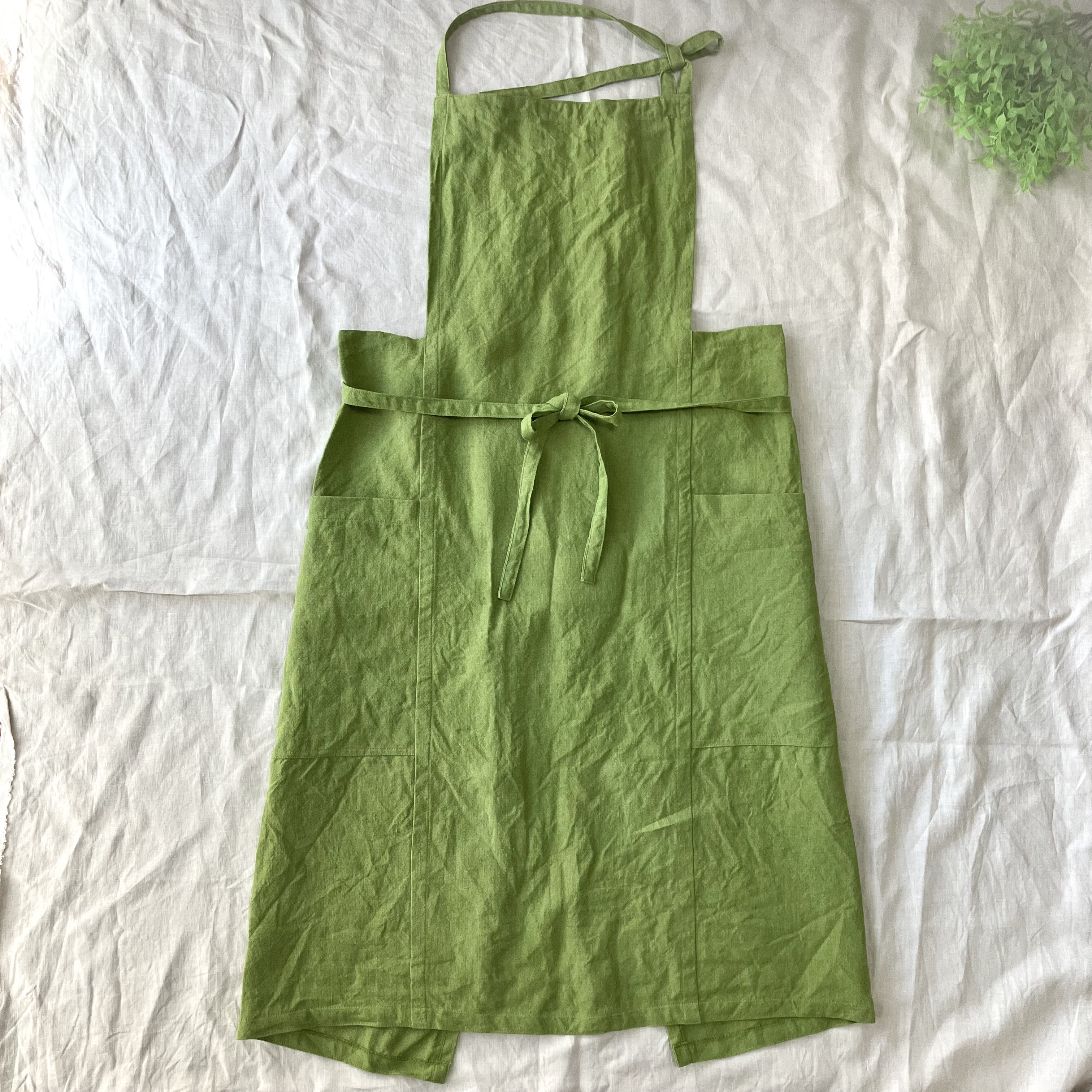 ベルギーリネンの魅力を纏う - ワークエプロン　ベルギーリネン２５番手　ブライトグリーン