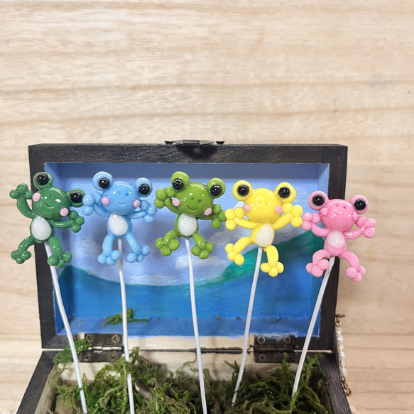 そのまま飾れる〜多肉植物寄せ植え(樹脂粘土レジン)カエルピック