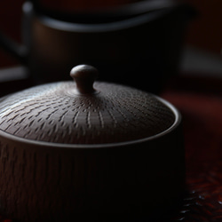 煎茶が美味しく飲める平型急須【愛知県常滑産】玉光窯さんのつくる常滑急須・横手・柄・火窯変・160cc 8枚目の画像