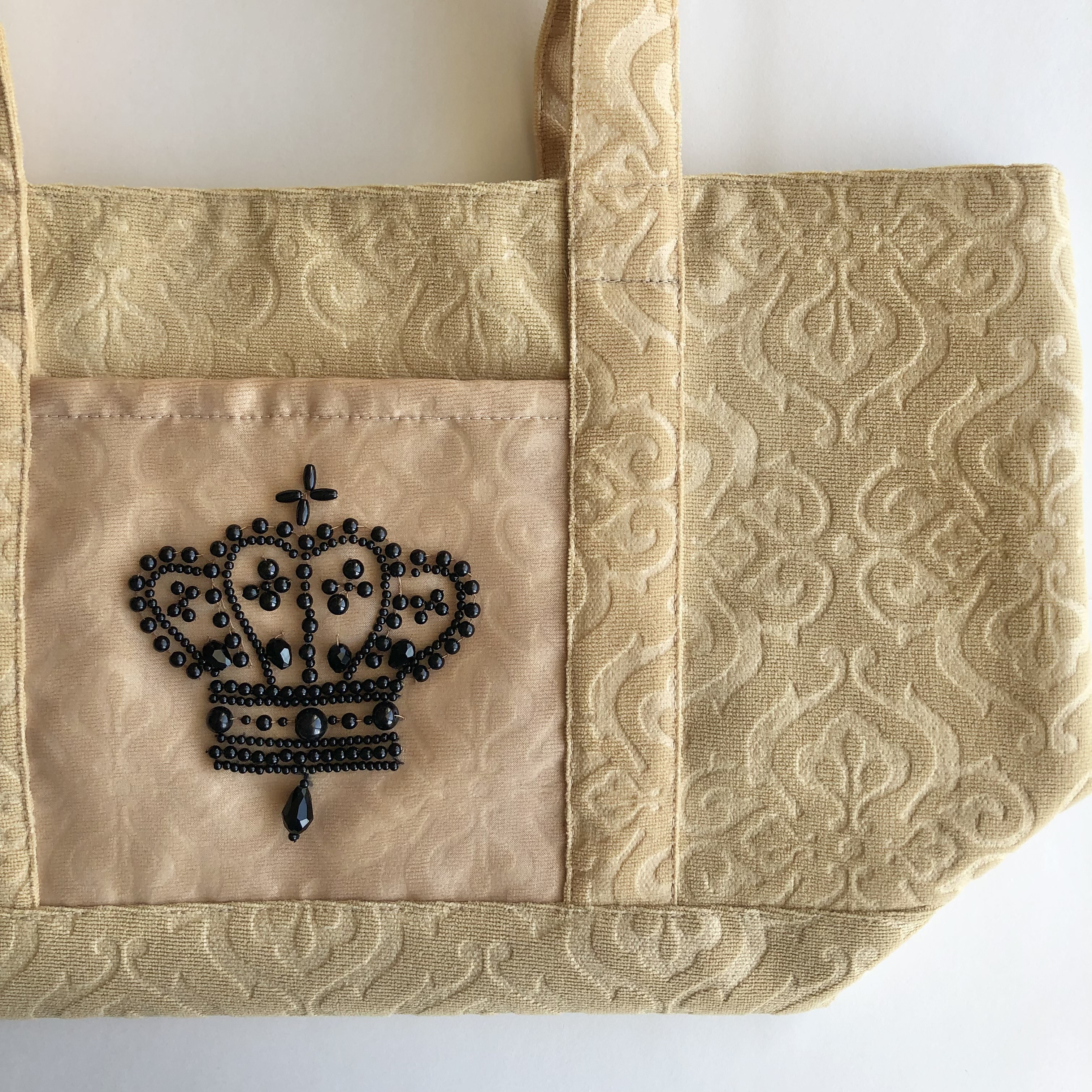 刺繍入りゴールドバッグ