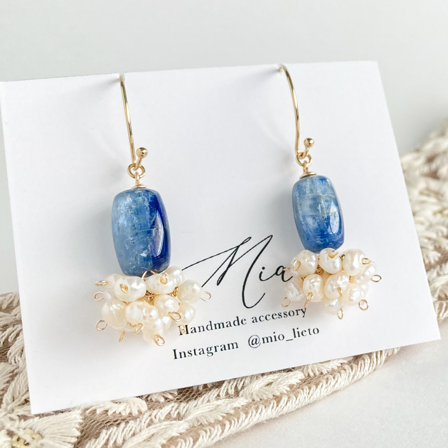 鮮やかカイヤナイトと湖水真珠のピアス／イヤリング　14kgf