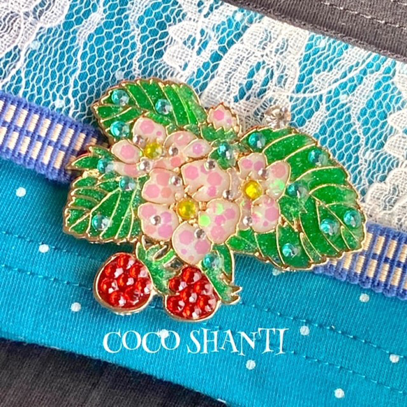 まるで舞妓さんのぽっちり帯・ジュエリーライクなイチゴの花と葉