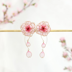 「特集掲載」八重桜の舞耳飾り 1枚目の画像