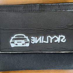 手書き風 R32　スカイライン　GTR　刺繍　シートベルトカバー　2本セット 4枚目の画像