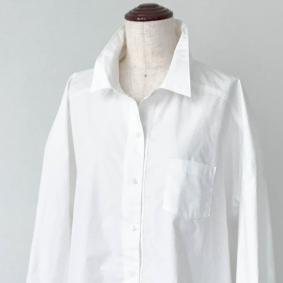 【受注製作】 コエリブラウスPart2 ＜衿を立てて着るオーバーサイズ白シャツ＞ ～タイプライター白～ 2枚目の画像