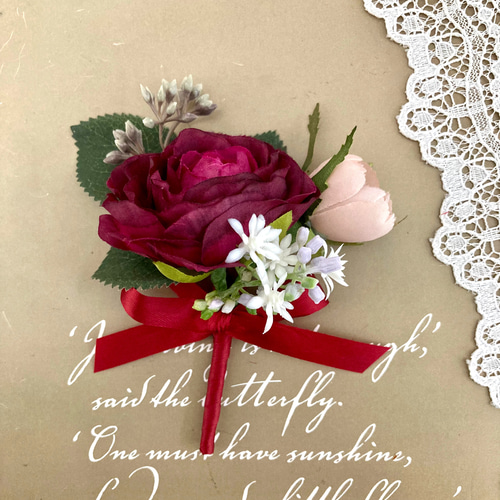 ワインレッドとくすみピンクのクラッチブーケ＆ブートニア、結婚