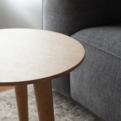 オーク材のサイドテーブル［2サイズ 40cm・50cm] 高さも選べます。セミオーダー 日本製 天然突板 5枚目の画像