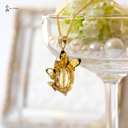 首飾り レトロな飴　金の風 黄色蝶々を添えて〈ネックレス/チョーカー〉 2枚目の画像