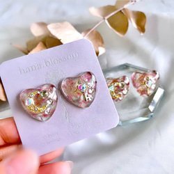 glass heart cherry blossoms moon Earrings 6枚目の画像