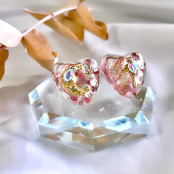 glass heart cherry blossoms moon Earrings 3枚目の画像