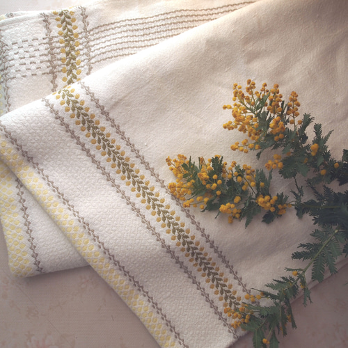 ミモザのテーブルクロス ミモザのテーブルクロス