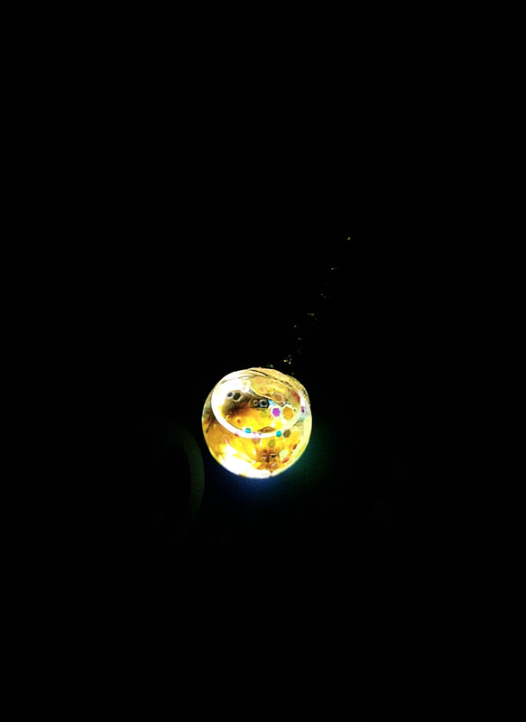 【蓄光】光をためて暗闇で光る☆蓄光ハーバリウムチャーム オレンジ 光るハーバリウムチャーム 光るハーバリウム 夜景 3枚目の画像