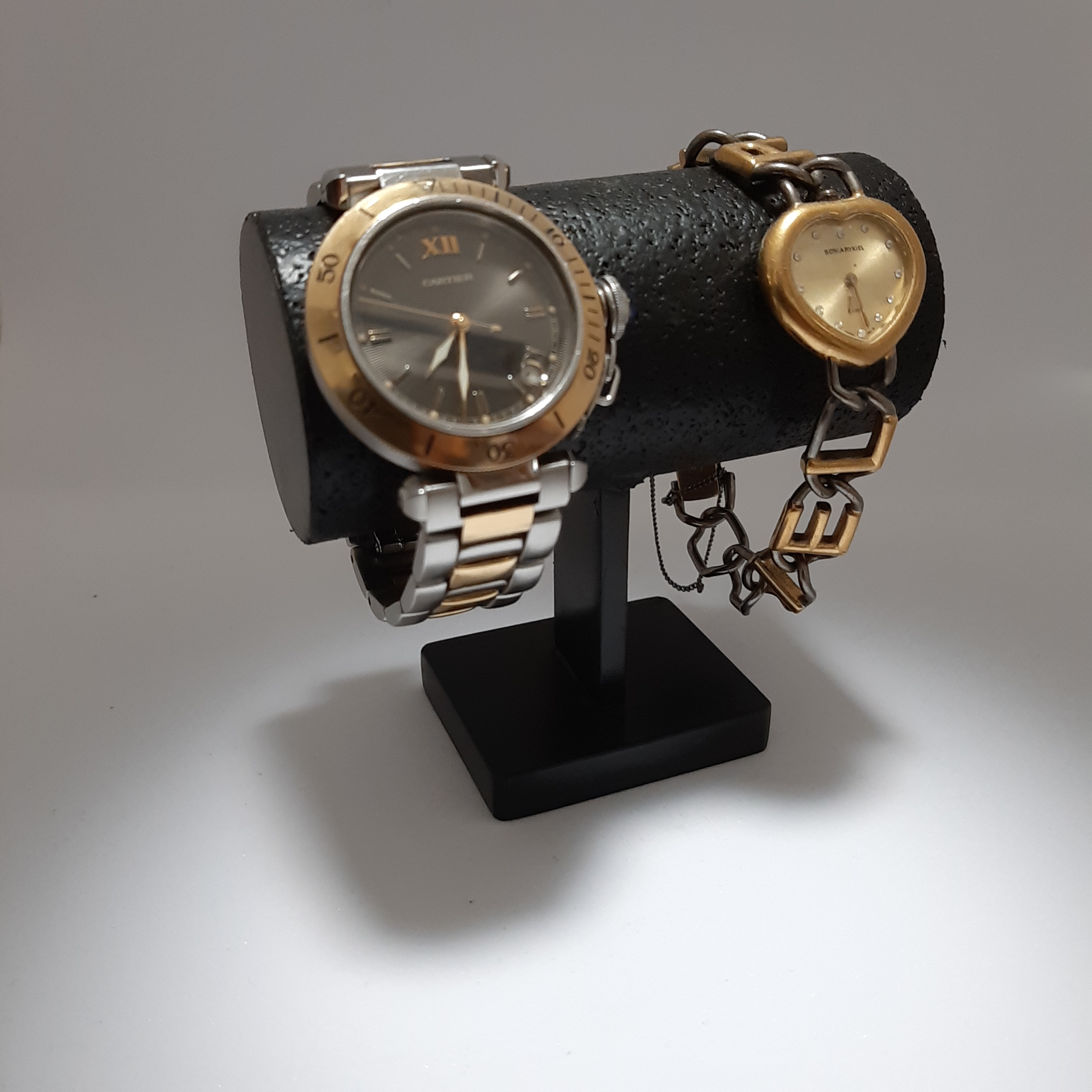 ラッピング　ウォッチスタンド　誕生日プレゼント　オールブラック男女腕時計2本掛け腕時計スタンド　AKデザイン