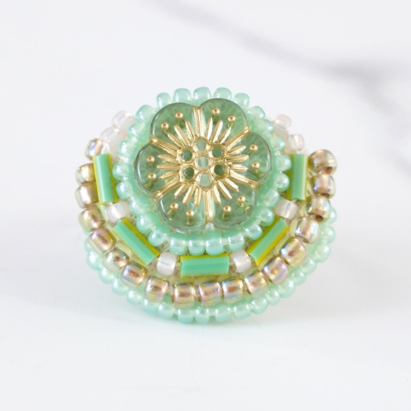 健談戒指 29 均碼串珠刺繡戒指花朵綠色彩色柔和透明 第3張的照片
