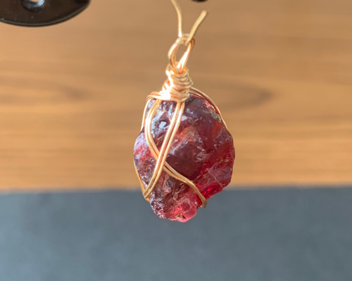 168.ロードライトガーネット原石14kgfチャーム ペンダントトップ