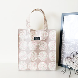 【北欧 ブーケ】ラミネート の トートバッグ/A4サイズ〖グレージュ〗サブバッグ 1枚目の画像