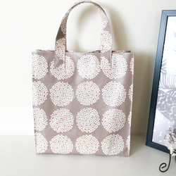 【北欧 ブーケ】ラミネート の トートバッグ/A4サイズ〖グレージュ〗サブバッグ 2枚目の画像