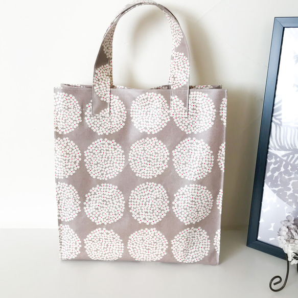 【北欧 ブーケ】ラミネート の トートバッグ/A4サイズ〖グレージュ〗サブバッグ 2枚目の画像