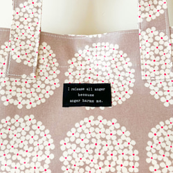 【北欧 ブーケ】ラミネート の トートバッグ/A4サイズ〖グレージュ〗サブバッグ 5枚目の画像