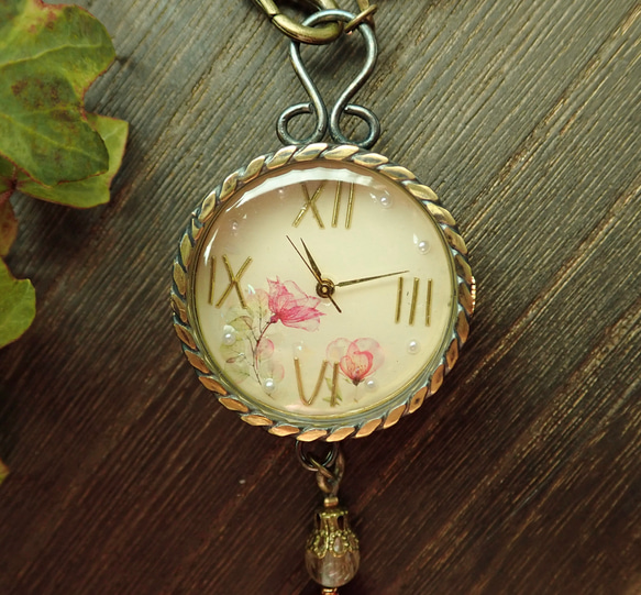 バッグチャーム時計（天然石タイプ）　No.10～朝露に光る薔薇 3枚目の画像