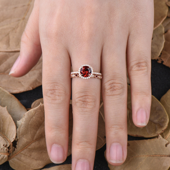 天然ガーネット 婚約指輪セット 1月誕生石 ハーフエタニティ 結婚指輪 モアッサナイト ハロー ブライダルリング セット 9枚目の画像